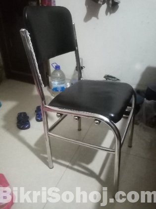 টেবিল ও চেয়ার